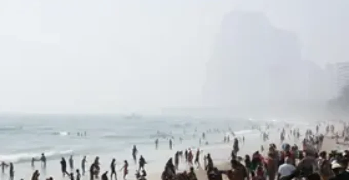 Humberto Carrão praia lotada Rio de Janeiro