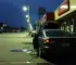 Carro invade loja em Bauru